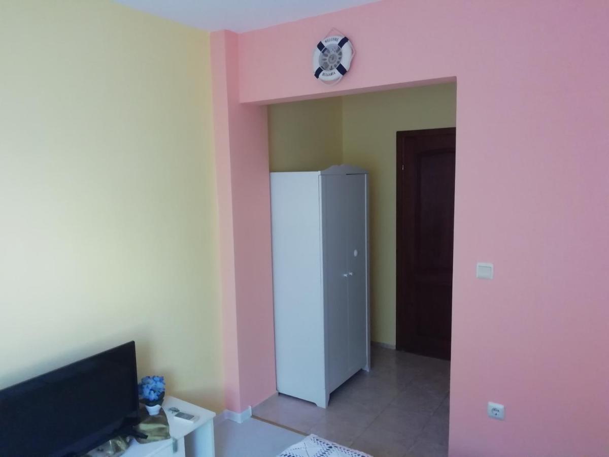 Guest House By The Captain Varna Bagian luar foto