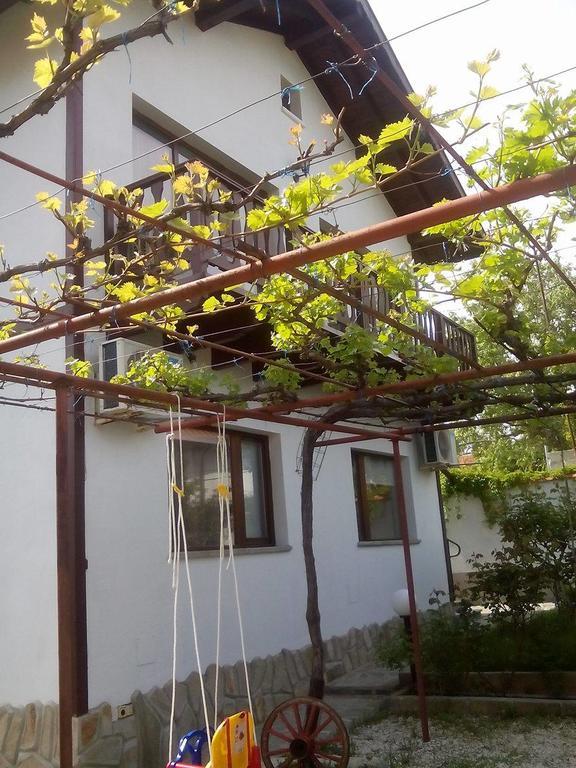Guest House By The Captain Varna Bagian luar foto