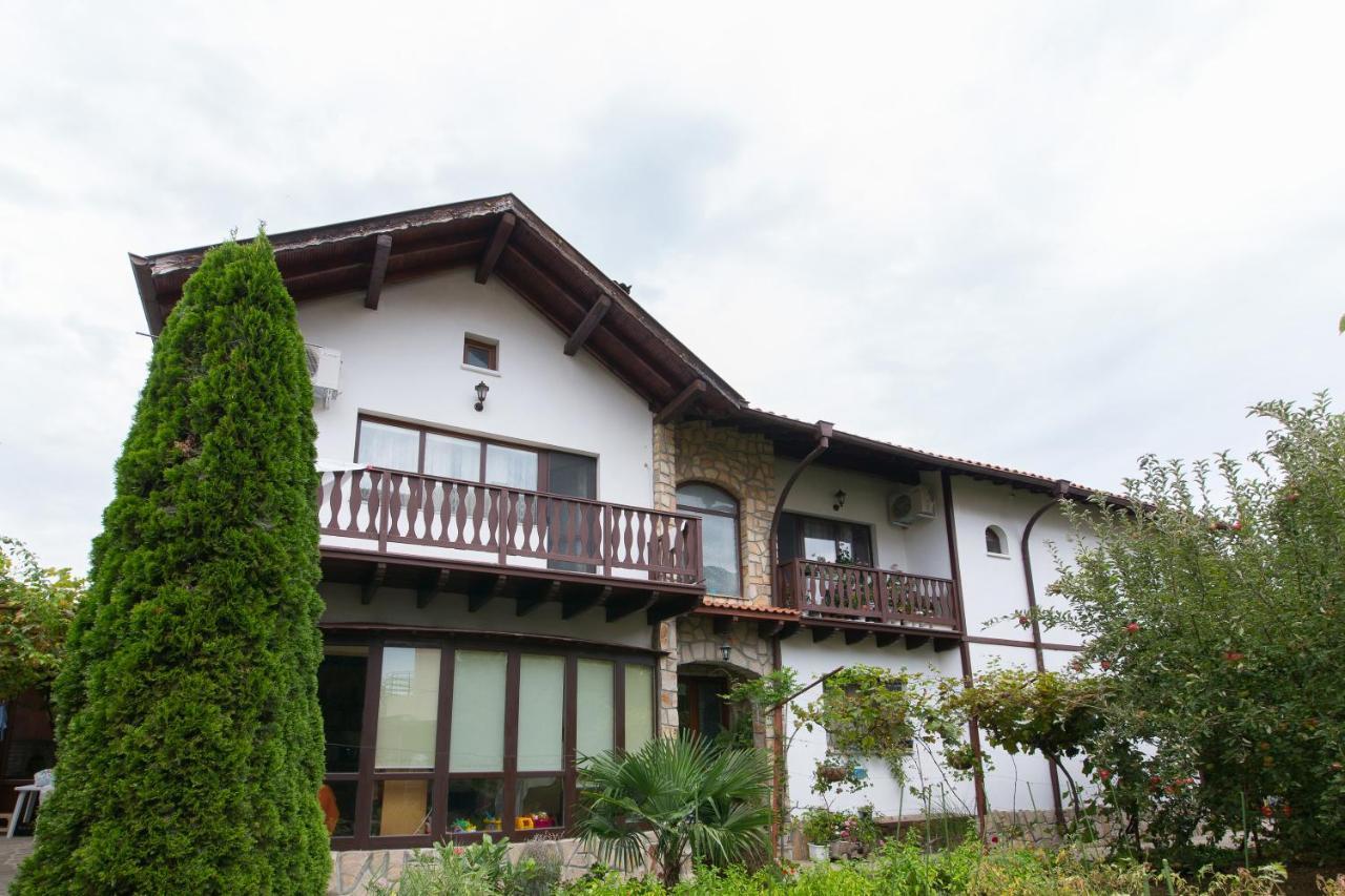 Guest House By The Captain Varna Bagian luar foto